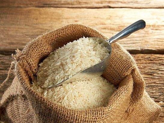 家庭装米用什么容器好？大米保存一年不坏的小妙招