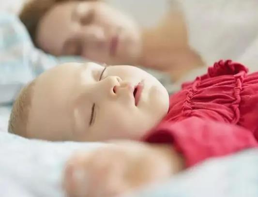 宝宝睡觉几个小时正常？影响宝宝睡眠的因素