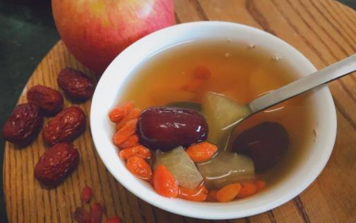 苹果红枣枸杞煮水能天天喝吗 苹果红枣枸杞煮汤经期可以喝吗