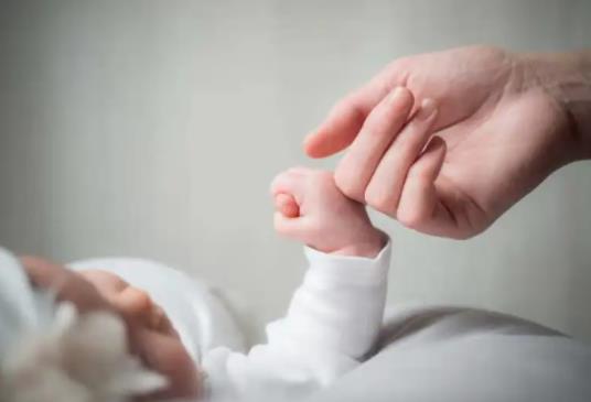 宝宝吐奶是怎么回事？宝宝益生菌可以长期服用吗