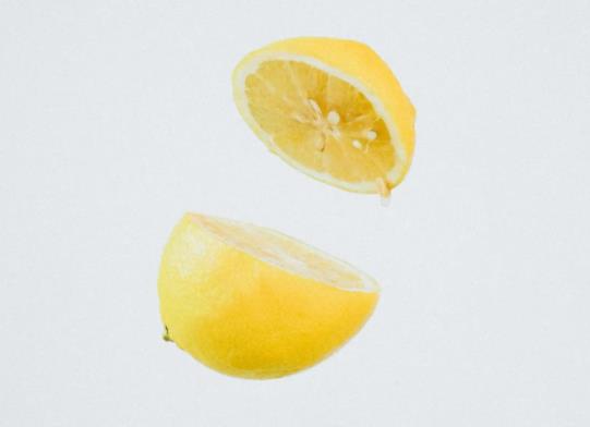 柠檬水可以用什么杯泡？为什么有的柠檬皮厚
