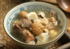 花胶椰皇瘦肉汤做法窍门和作用功效是什么