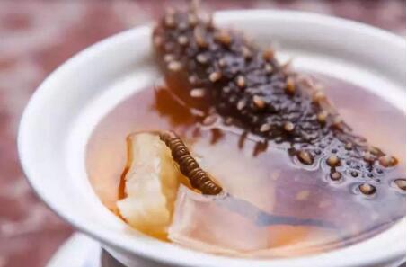 夏天吃海参好还是冬天吃好，夏天吃海参会导致便秘吗?