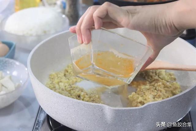 「鱼胶新煮意」咸鸭蛋鲜虾鱼胶炖豆腐