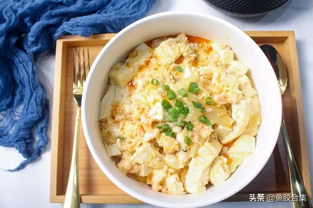 「鱼胶新煮意」咸鸭蛋鲜虾鱼胶炖豆腐