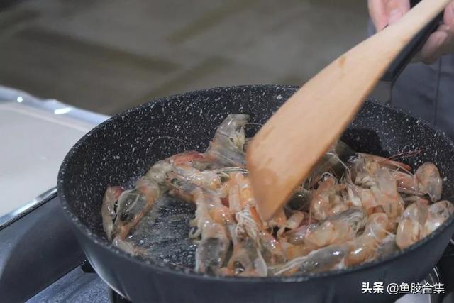 「鱼胶新煮意」咸鸭蛋鲜虾鱼胶炖豆腐