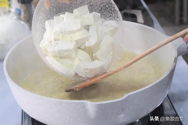 「鱼胶新煮意」咸鸭蛋鲜虾鱼胶炖豆腐