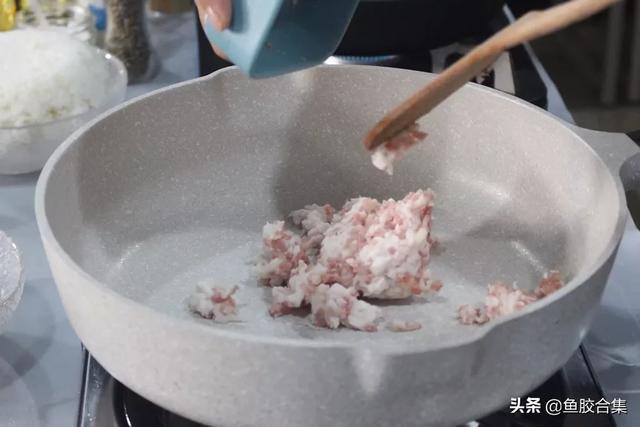 「鱼胶新煮意」咸鸭蛋鲜虾鱼胶炖豆腐