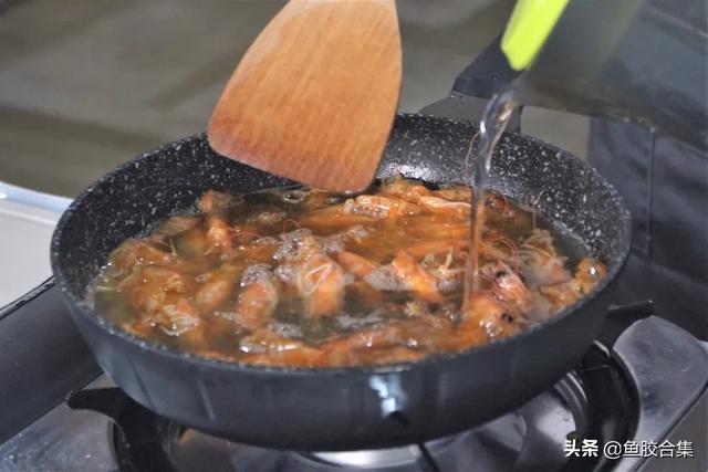 「鱼胶新煮意」咸鸭蛋鲜虾鱼胶炖豆腐