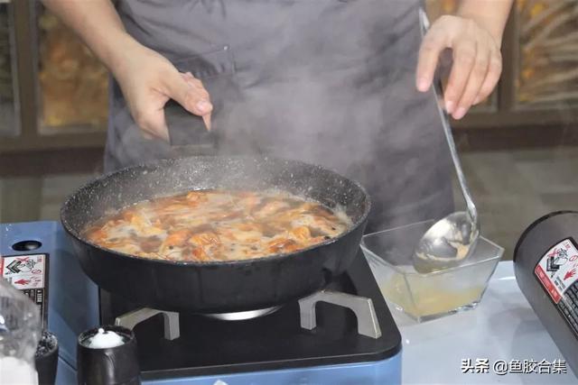 「鱼胶新煮意」咸鸭蛋鲜虾鱼胶炖豆腐