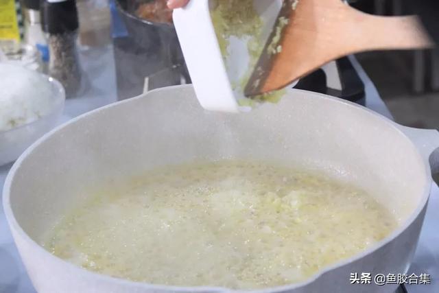 「鱼胶新煮意」咸鸭蛋鲜虾鱼胶炖豆腐