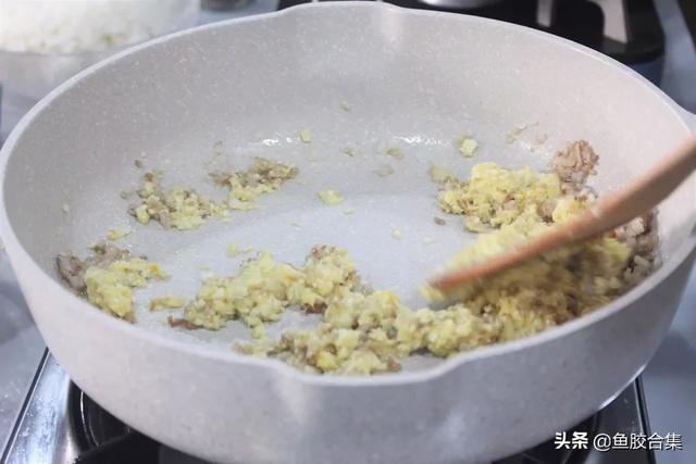 「鱼胶新煮意」咸鸭蛋鲜虾鱼胶炖豆腐