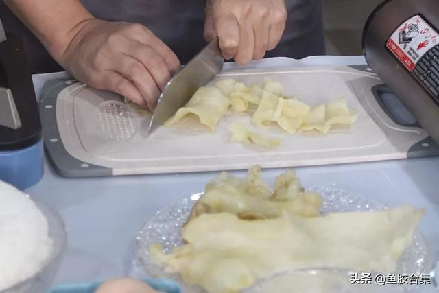 「鱼胶新煮意」咸鸭蛋鲜虾鱼胶炖豆腐