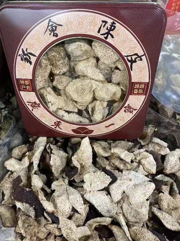 【正宗新会茶坑陈皮】250克一盒新会陈皮，正宗新会茶坑皮，自然生晒，8年珍藏，纹理清晰，油室明显，皮薄轻身，陈香甘醇！具有理气和中，燥湿化痰，开胃健脾，抗炎消脂等功效作用！常饮能排毒养颜，益寿延年！ 产品图