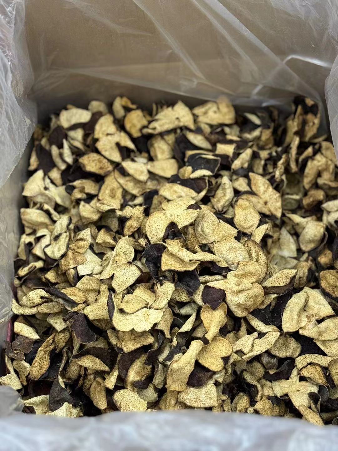 新会老陈皮💰80/斤  新会陈皮被称为“和药之首”，有“同补药则补，同泻药则泻,同升药则升,同降药则降，遇味则调味道，同茶则助茶性”的说法，几乎可以说是万能搭配了。 产品图