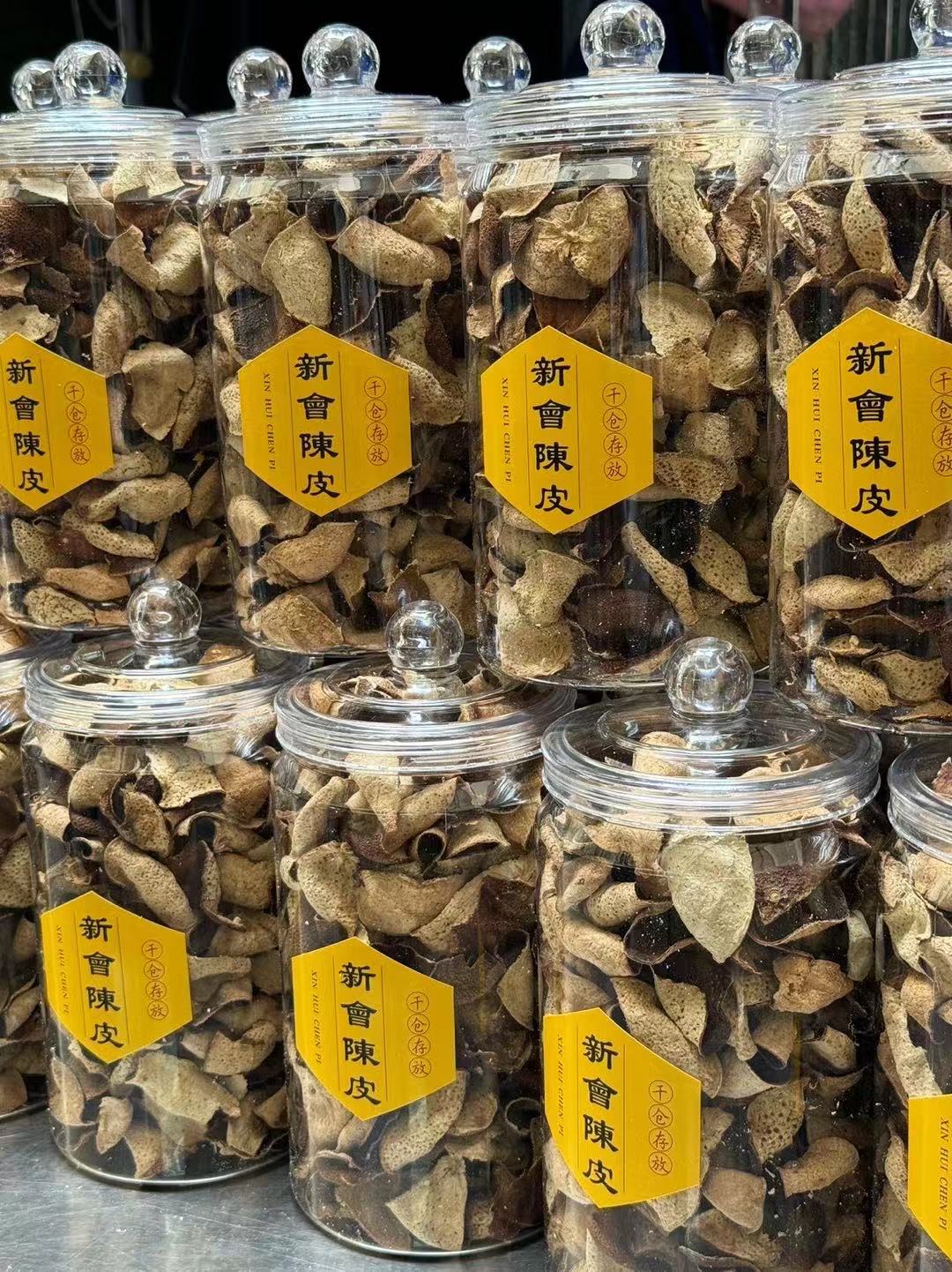 2016年陈皮断片（完全没碎） 刚挑出来一瓶半斤装 地地道道新会皮，纯干仓非做旧 味道超香，可泡茶煲汤做菜 产品图